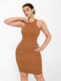 Nahtloses, figurformendes Shapewear-Minikleid in Metallic