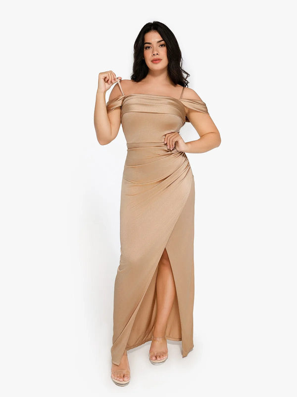 Vestido largo moldeador con hombros descubiertos, fruncido y brillo
