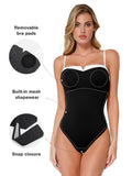 Shapewear-Body mit kontrastierendem BH-Träger und Bauchkontrolle